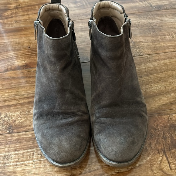 Ankle booties - Picture 2 of 6